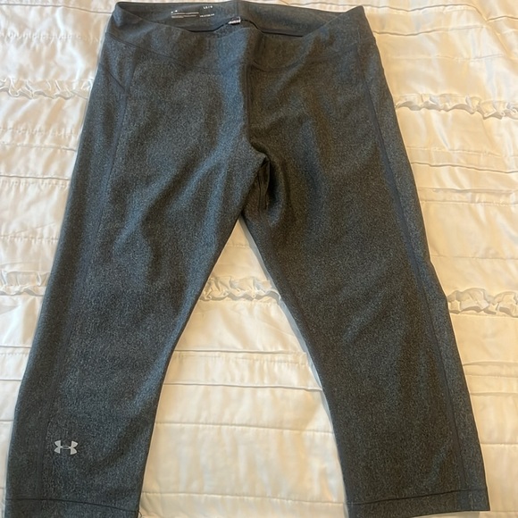 7 Under Armour Capri Leggings, Large - Picture 8 of 17